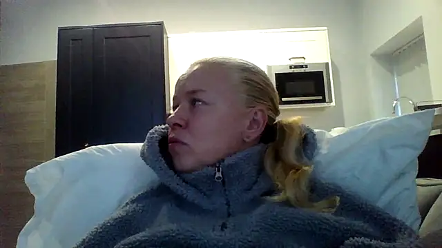 Snapshot of jennyblondeuk chatting on 2, 4, 2026 jennyblondeuk online show from 2, 4, 2026