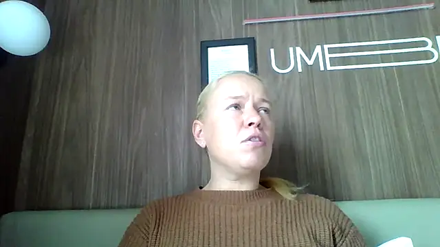 Snapshot of jennyblondeuk chatting on 13, 4, 2026 jennyblondeuk online show from 13, 4, 2026