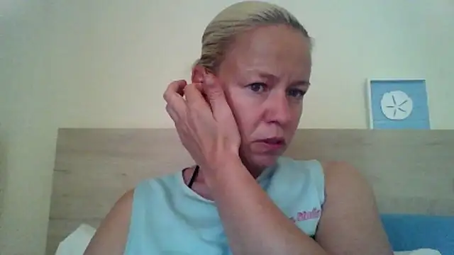 Snapshot of jennyblondeuk chatting on 13, 5, 2026 jennyblondeuk online show from 13, 5, 2026