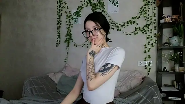 LeonaHinnes online show from 29, 5, 2026