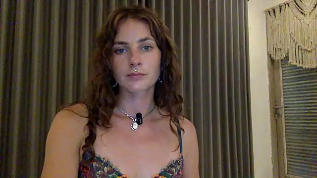 Snapshot of miamiamuse chatting on 8, 1, 2026 miamiamuse online show from 8, 1, 2026