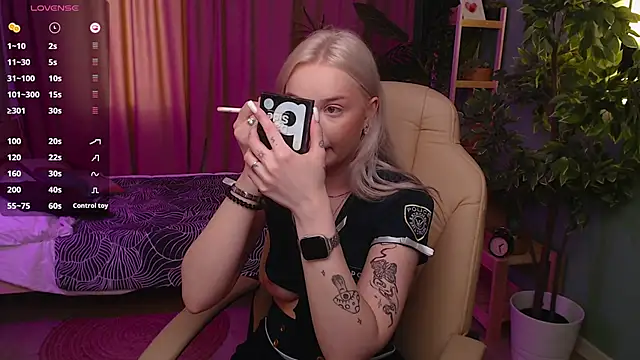 Leslie Caronn online show from 23, 4, 2026