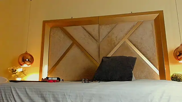 ElenaWatsonn online show from 10, 4, 2026