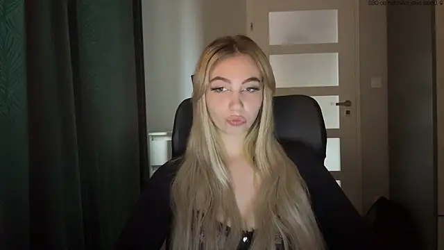 Snapshot of TeenLily chatting on 4, 6, 2026 TeenLily online show from 4, 6, 2026