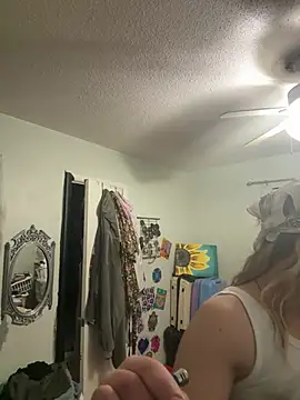 Snapshot of Trippyyb28 chatting on 28, 2, 2026 Trippyyb28 online show from 28, 2, 2026