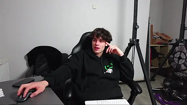 Snapshot of Daniel_Shawnn chatting on 5, 1, 2026 Daniel Shawnn online show from 5, 1, 2026