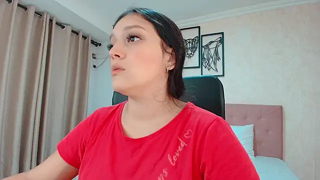Snapshot of littlemolly_walcott chatting on 4, 7, 2026 littlemolly walcott online show from 4, 7, 2026