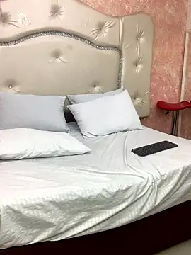 Snapshot of KarlyAndDavey chatting on 12, 1, 2026 KarlyAndDavey online show from 12, 1, 2026