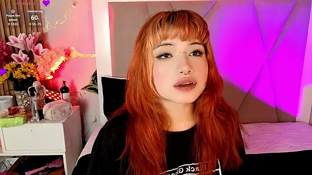 Snapshot of Sienna_Desiree chatting on 8, 3, 2026 Sienna Desiree online show from 8, 3, 2026