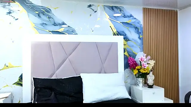 Snapshot of Sienna_Desiree chatting on 15, 4, 2026 Sienna Desiree online show from 15, 4, 2026