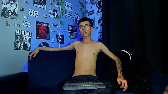 Snapshot of asher_lux chatting on 13, 5, 2026 asher lux online show from 13, 5, 2026