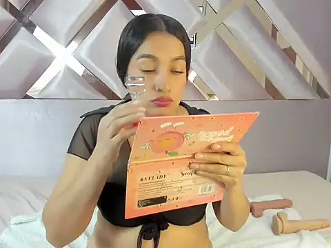 MiaKleinX online show from 8, 4, 2026