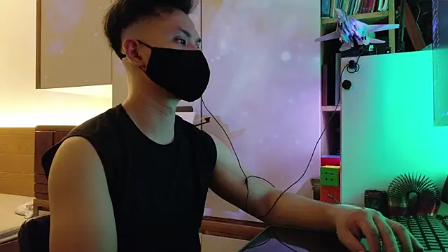 Snapshot of OnlyHand9x chatting on 8, 7, 2026 OnlyHand9x online show from 8, 7, 2026