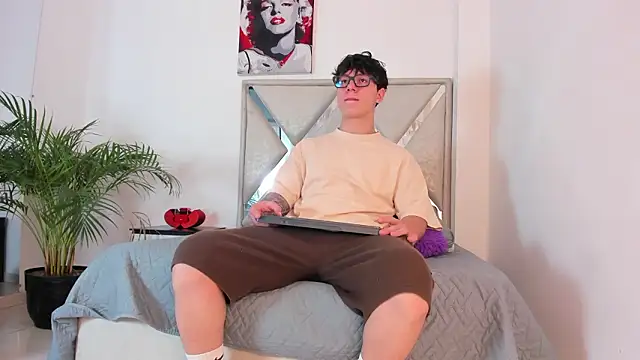 Liam saint online show from 16, 3, 2026