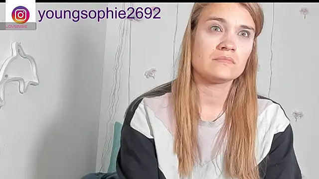 Snapshot of YoungSophie chatting on 15, 5, 2026 YoungSophie online show from 15, 5, 2026