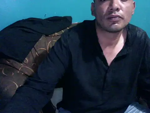 Snapshot of latinomoreno95 chatting on 15, 5, 2026 latinomoreno95 online show from 15, 5, 2026