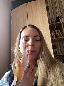 VikiLove765 online show from 11, 2, 2026