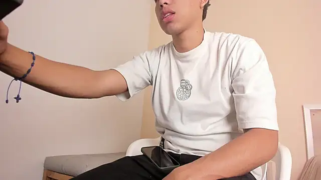 Snapshot of AustinTowers chatting on 12, 1, 2026 AustinTowers online show from 12, 1, 2026