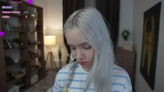 KristalCrowner online show from 7, 3, 2026