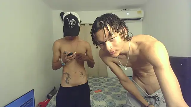 Snapshot of pocket_loversxxx chatting on 25, 2, 2026 pocket loversxxx online show from 25, 2, 2026