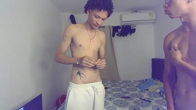 Snapshot of pocket_loversxxx chatting on 3, 3, 2026 pocket loversxxx online show from 3, 3, 2026