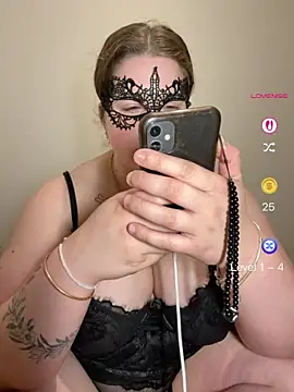 Snapshot of cherrylust12 chatting on 27, 4, 2026 cherrylust12 online show from 27, 4, 2026