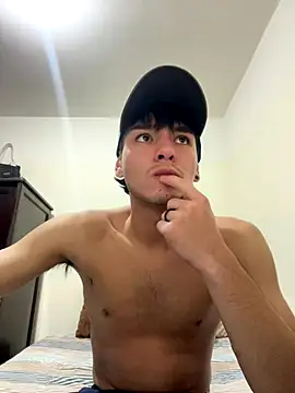 Snapshot of ErickRojass3 chatting on 8, 1, 2026 ErickRojass3 online show from 8, 1, 2026