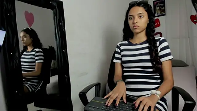 Snapshot of hazel_slim chatting on 24, 2, 2026 hazel slim online show from 24, 2, 2026