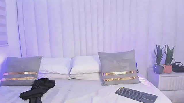 Snapshot of nicol_moons chatting on 13, 2, 2026 nicol moons online show from 13, 2, 2026