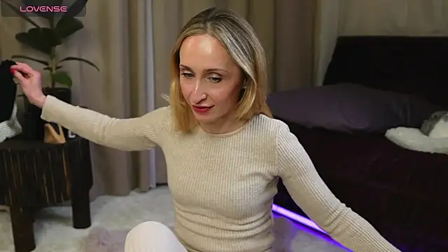 Emely Moon online show from 30, 4, 2026