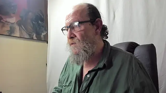 Snapshot of Uncle_Hottie chatting on 10, 1, 2026 Uncle Hottie online show from 10, 1, 2026