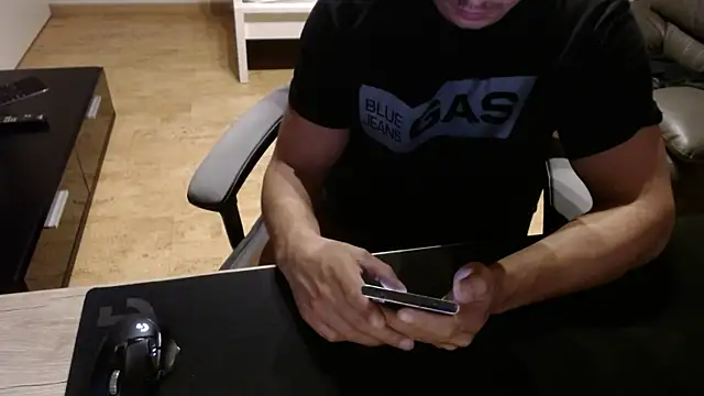 Snapshot of sensualman90 chatting on 10, 1, 2026 sensualman90 online show from 10, 1, 2026