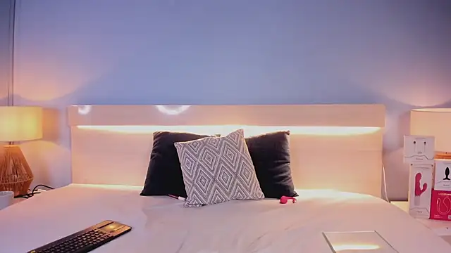 Denightjones online show from 8, 4, 2026