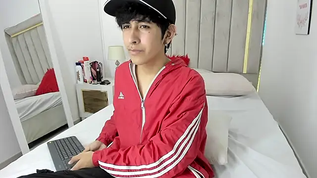 Snapshot of julian_xx chatting on 18, 1, 2026 julian xx online show from 18, 1, 2026