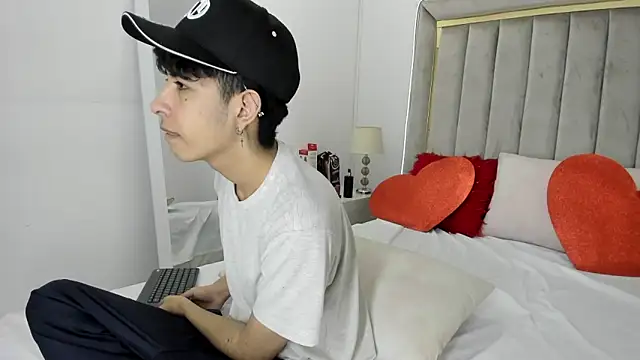 Snapshot of julian_xx chatting on 7, 2, 2026 julian xx online show from 7, 2, 2026