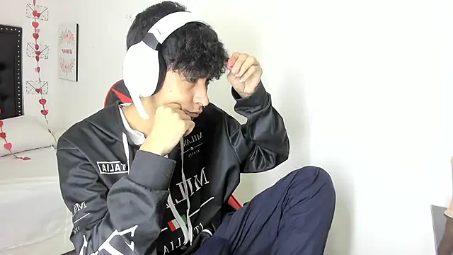 Snapshot of julian_xx chatting on 27, 2, 2026 julian xx online show from 27, 2, 2026