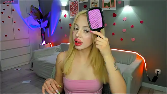 Luna Beverly online show from 14, 2, 2026