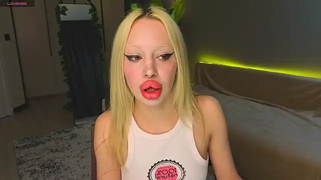 Snapshot of Luna_Beverly chatting on 26, 4, 2026 Luna Beverly online show from 26, 4, 2026