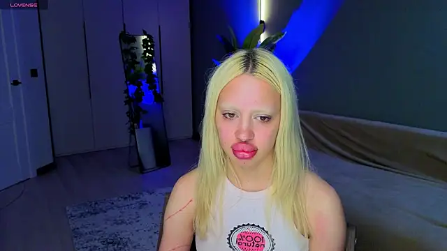 Snapshot of Luna_Beverly chatting on 14, 6, 2026 Luna Beverly online show from 14, 6, 2026