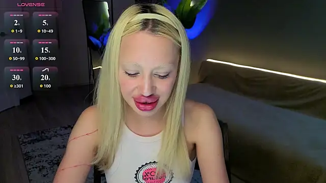Snapshot of Luna_Beverly chatting on 25, 6, 2026 Luna Beverly online show from 25, 6, 2026