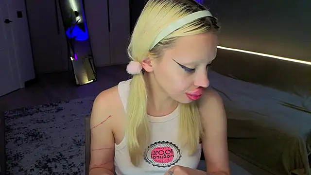 Snapshot of Luna_Beverly chatting on 5, 7, 2026 Luna Beverly online show from 5, 7, 2026