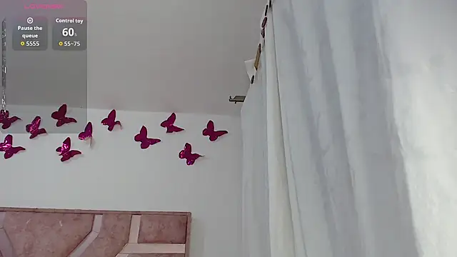 Roxy Fox- online show from 6, 3, 2026