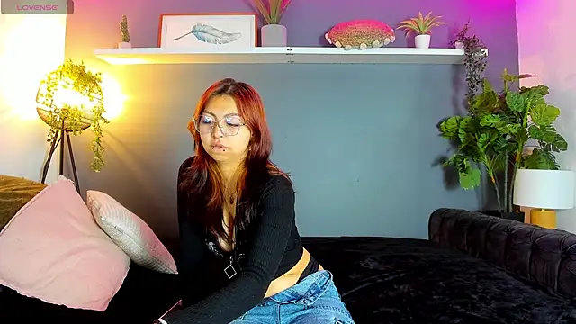 Kira Exe  online show from 15, 4, 2026