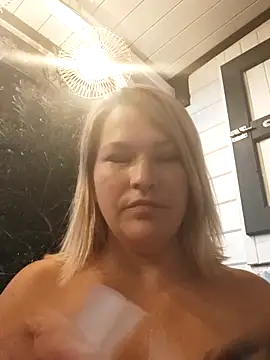 Pxetiteblonde1 online show from 23, 4, 2026