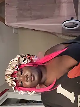 Snapshot of princesssukii chatting on 19, 7, 2026 princesssukii online show from 19, 7, 2026