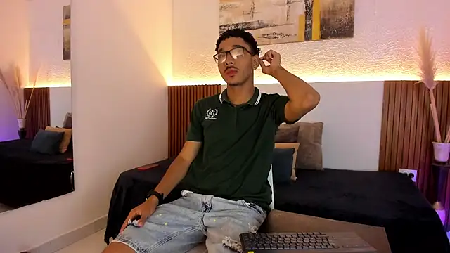 Julian Dark  online show from 6, 2, 2026