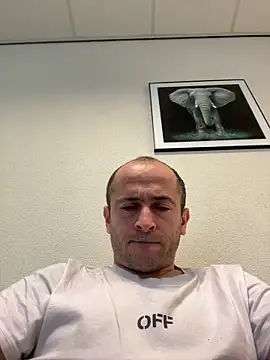 Snapshot of Majestik1 chatting on 2, 2, 2026 Majestik1 online show from 2, 2, 2026