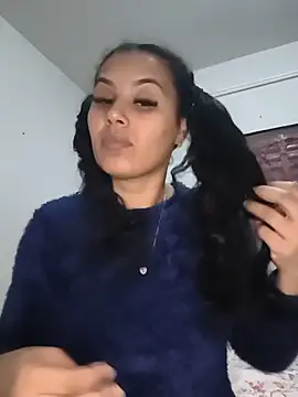 Snapshot of Larissinha015 chatting on 17, 7, 2026 Larissinha015 online show from 17, 7, 2026
