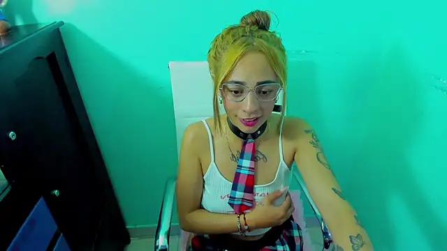 Snapshot of Dulcee_Mariiaa chatting on 11, 1, 2026 Dulcee Mariiaa online show from 11, 1, 2026