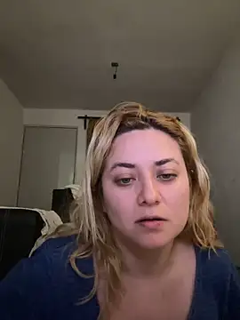 Snapshot of Lililuxx chatting on 20, 4, 2026 Lililuxx online show from 20, 4, 2026